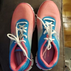 Girls size 4 skechers